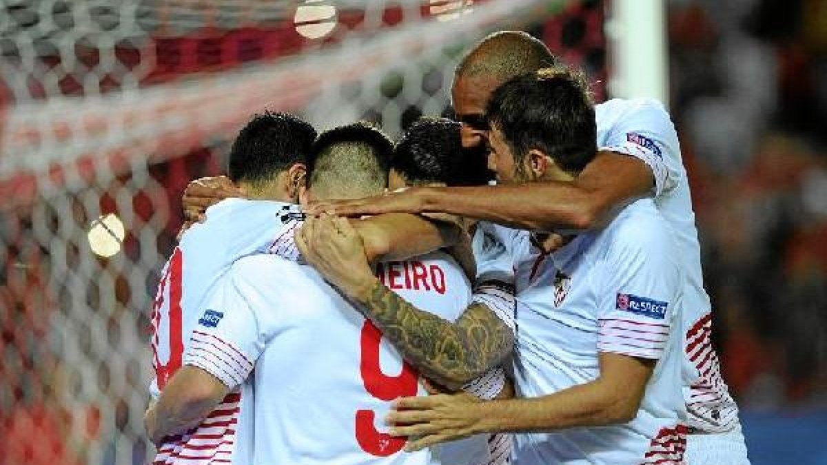 Emery pone al Sevilla en lo más alto en su estreno.