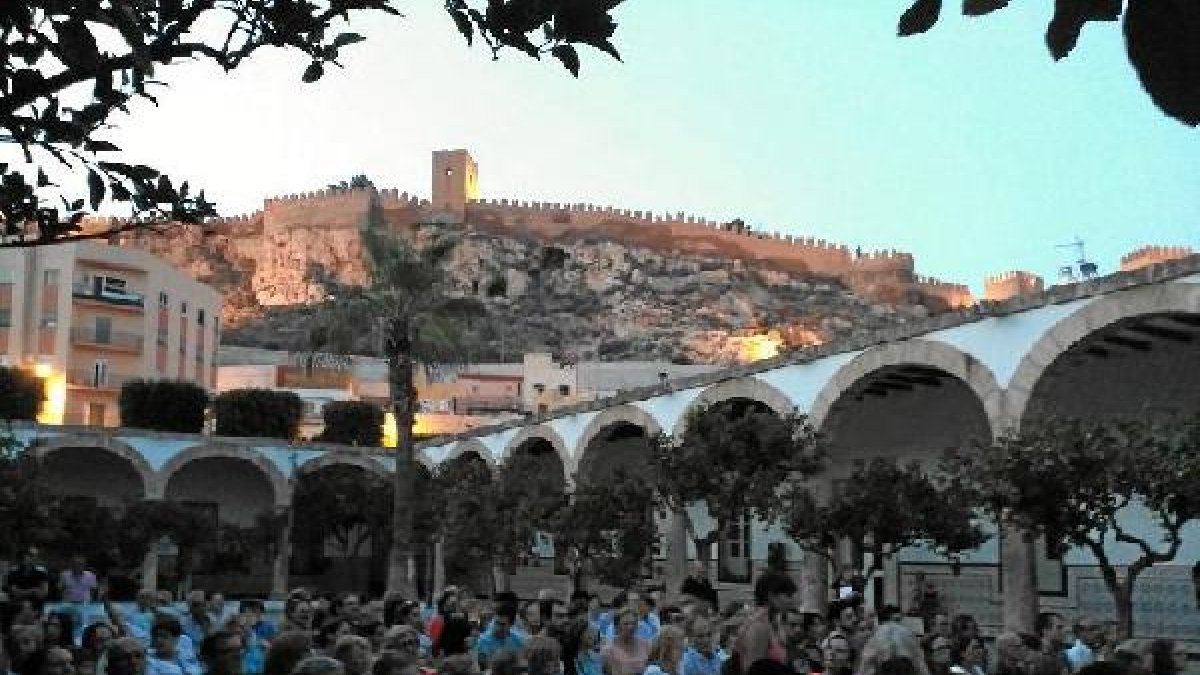 El Foro Almería Centro clausuró su conmemoración del Milenio del Reino de Almería, en el Patio de los Naranjos.