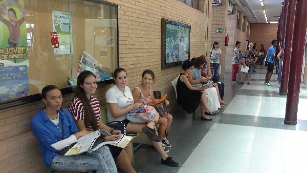 Alumnas del IES Sol de Portocarrero en las pruebas de acceso universitario en la UAL.