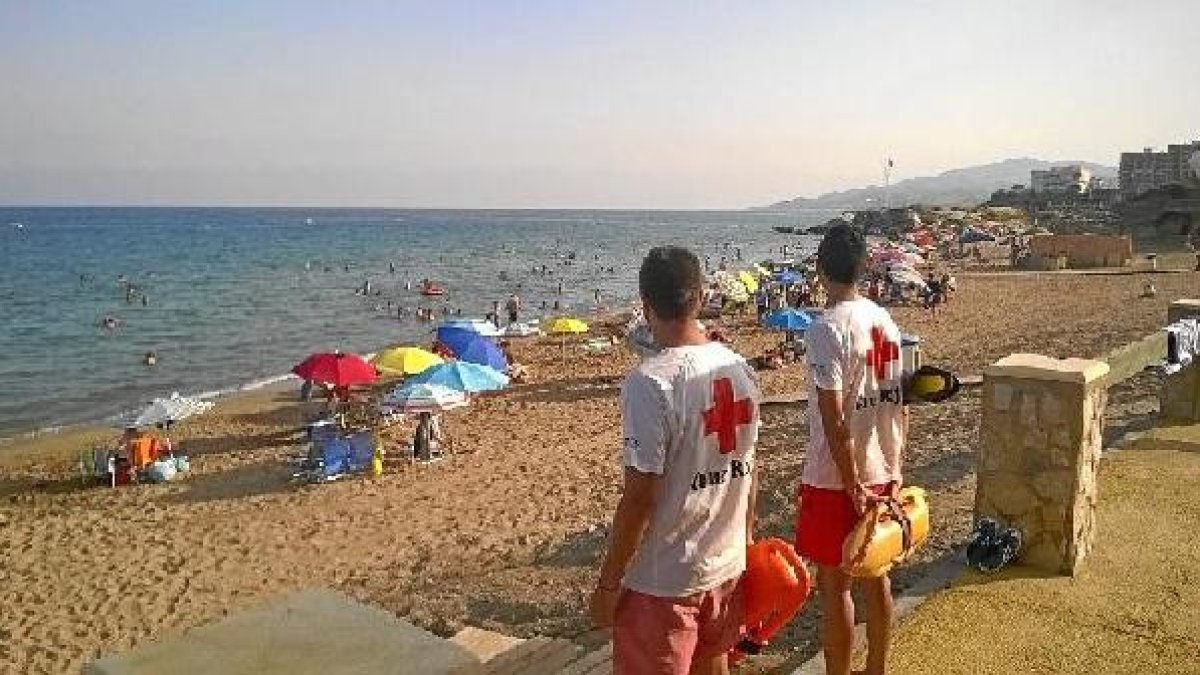 Cruz Roja Águilas se encarga de la vigilancia.