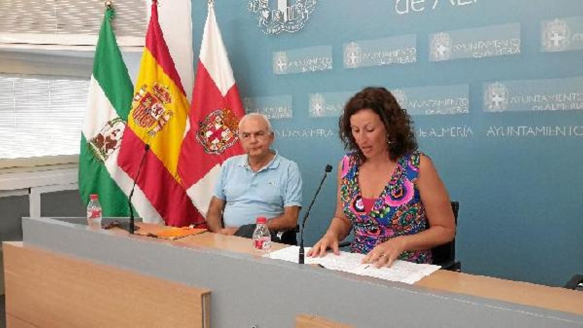 María Vázquez, concejal de Movilidad, junto a Juan José Martínez, representante de Alpedal