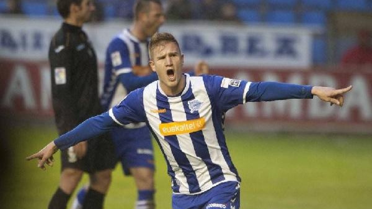 Raúl García, ex-rojiblanco en el Alavés.