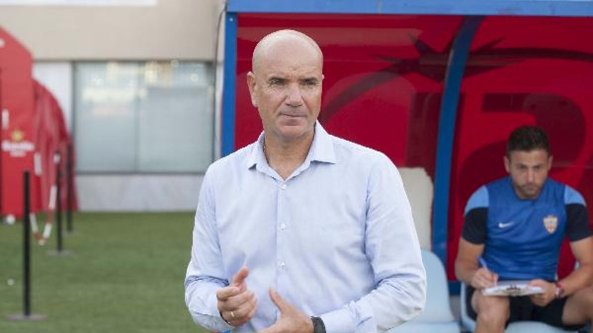 Miguel Rivera, entrenador del Almería B.