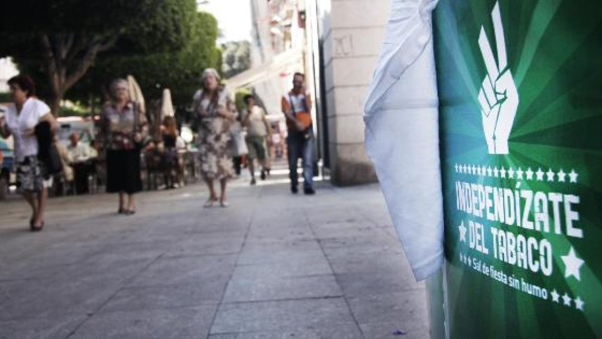 Campaña de deshabituación tabáquica de la AECC en Almería.