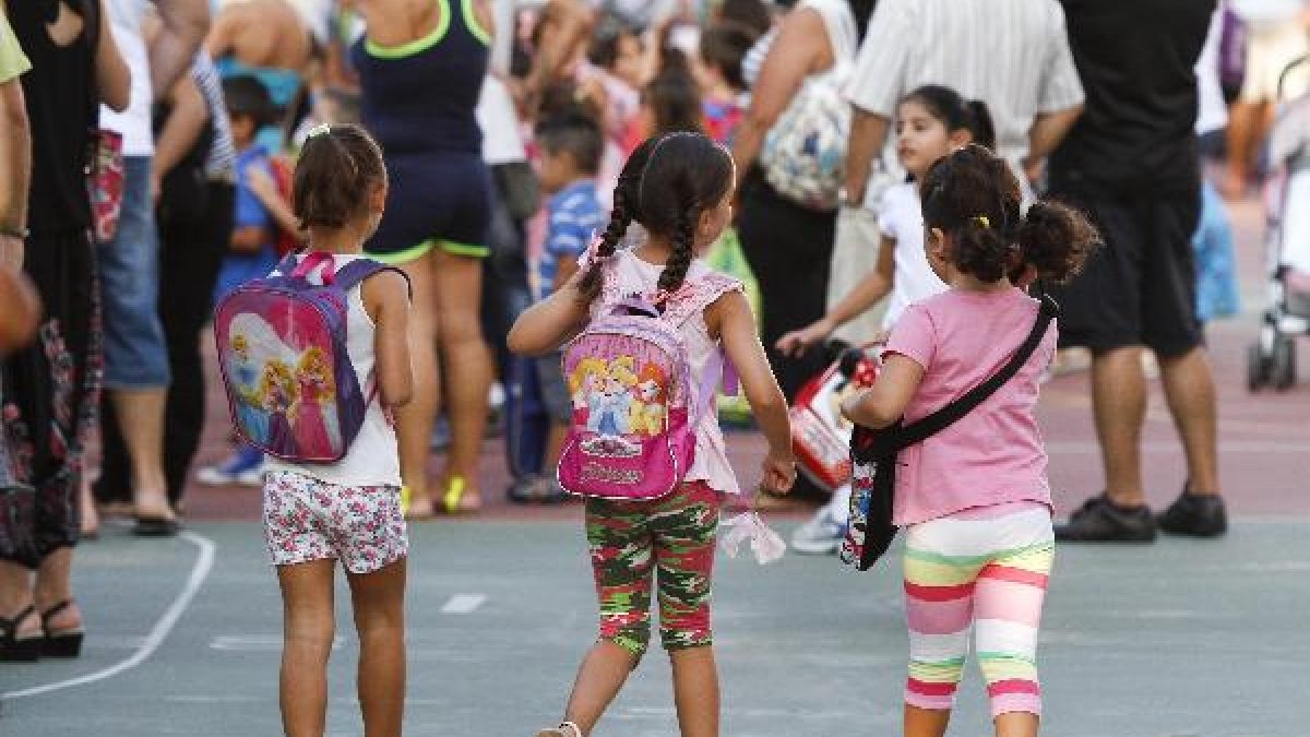 Imagen de menores en el inicio del curso escolar