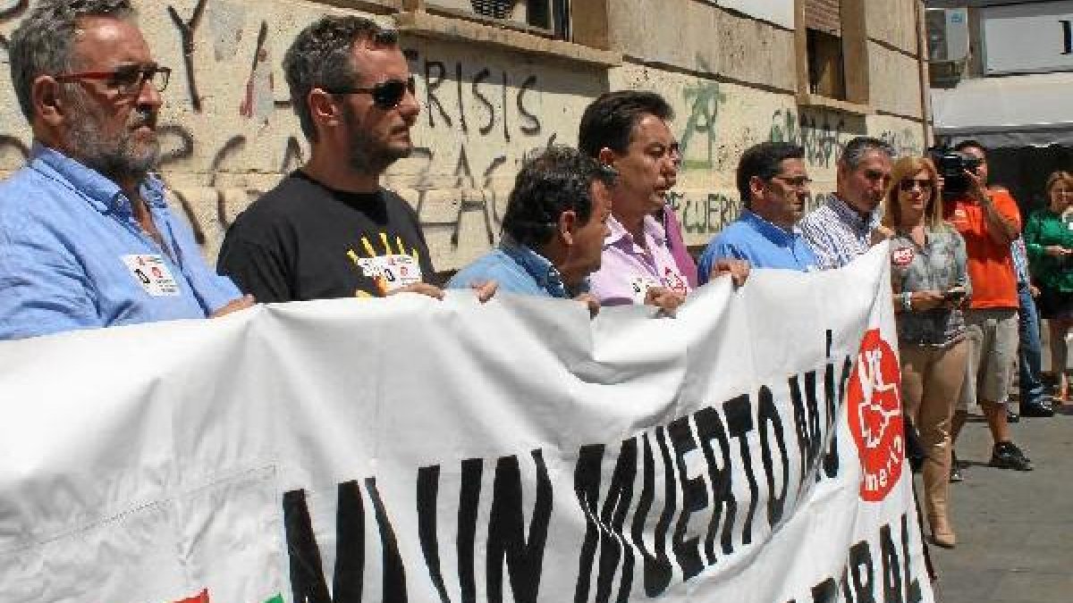 Concentración de los sindicatos por la muerte de un trabajador