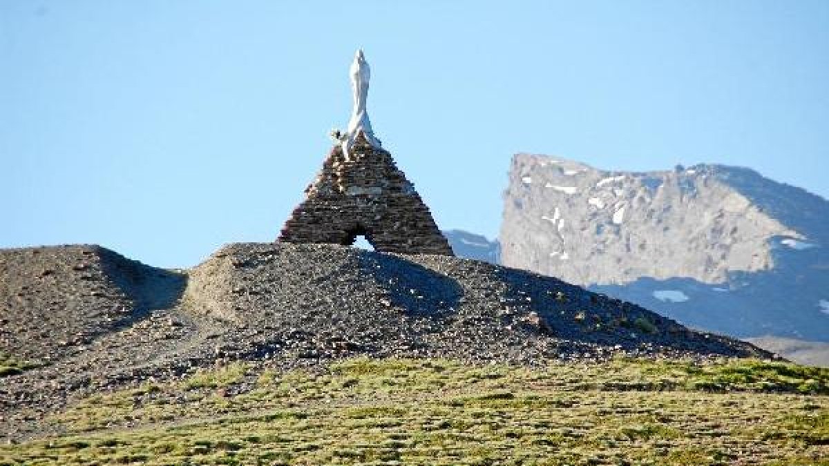 La Virgen de Las Nieves en el Pico Veleta.