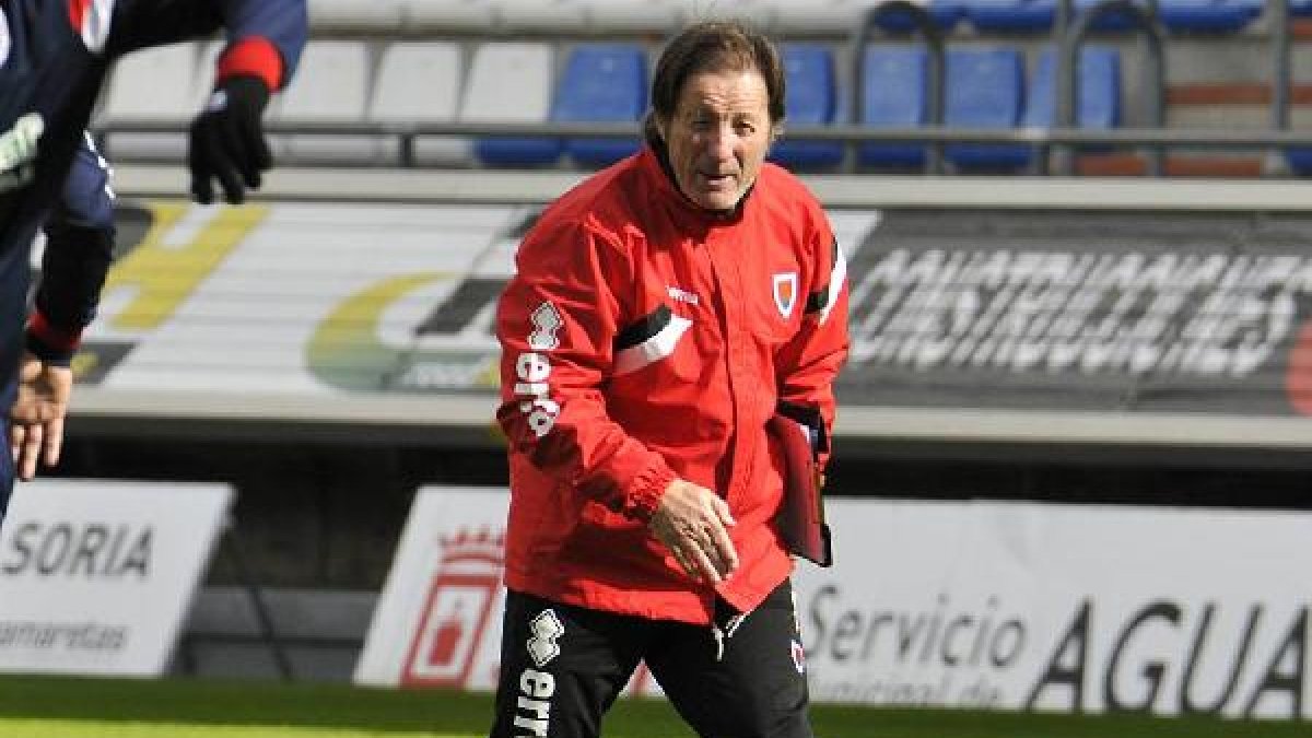 Anquela, en su etapa de entrenador en el Numancia.
