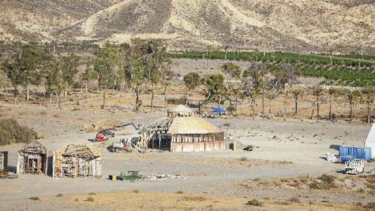 Aspecto de los decorados de ‘Juego de Tronos’ en Sierra Alhamilla, ayer.