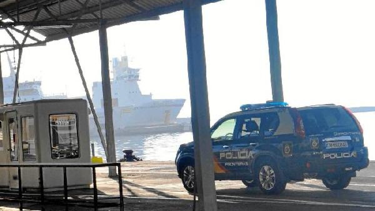 control en la zona internacional del puerto