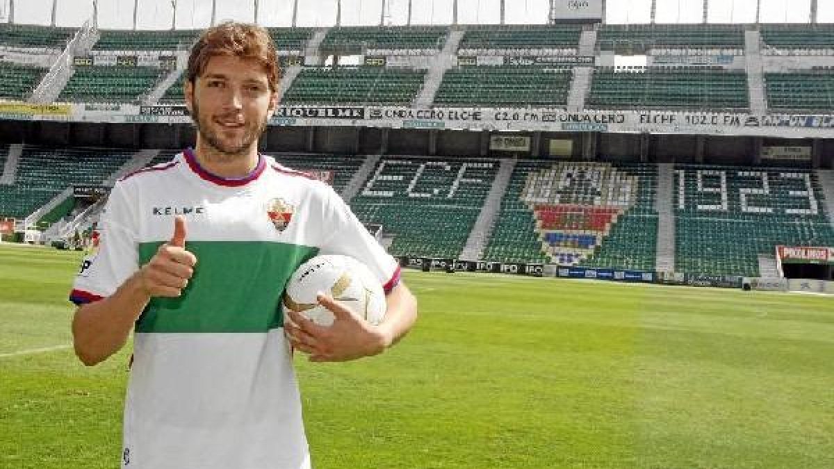 Puesta de largo de Ilie en el Martínez Valero.