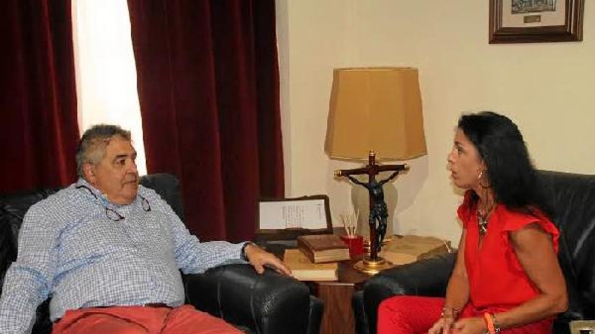 Momento del encuentro entre José Pascual Pozo y Marta Bosquet.