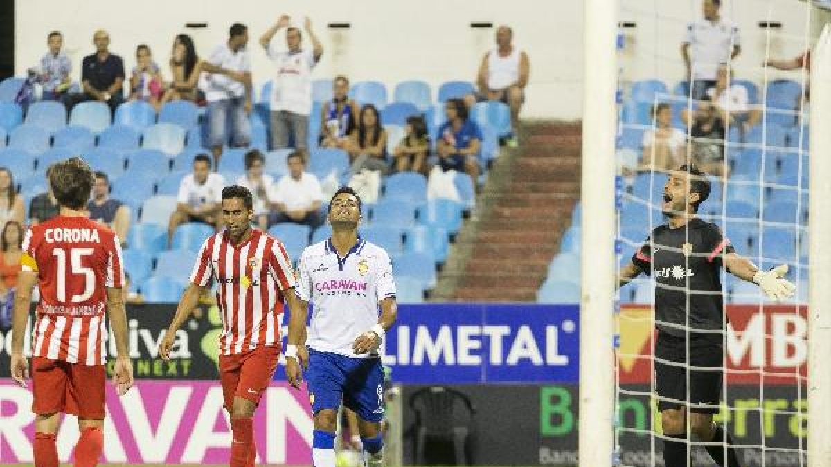 Una jugada del partido con Casto.