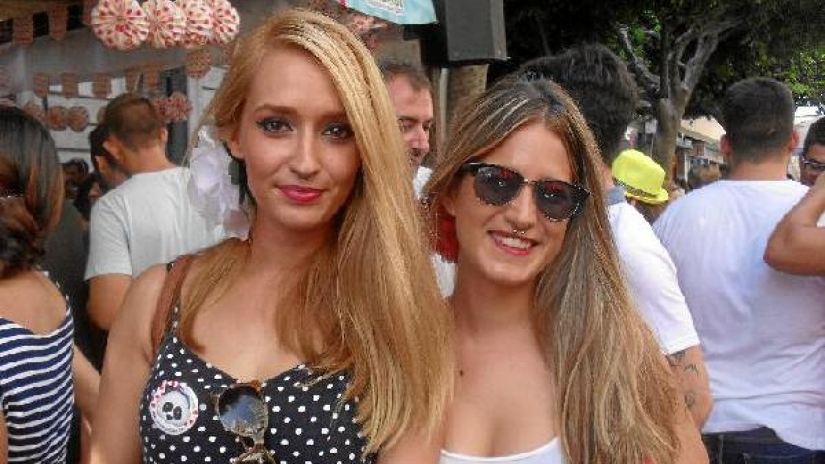 Loly Lozano y Mariluz Maldonado, además de ir arrebatadoras, lucían así de bien sus melenas.