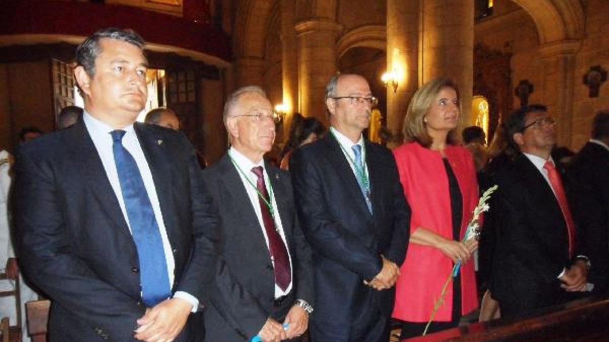 La ministra de Empleo, Fátima Bañez, en el Santuario Virgen del Mar.