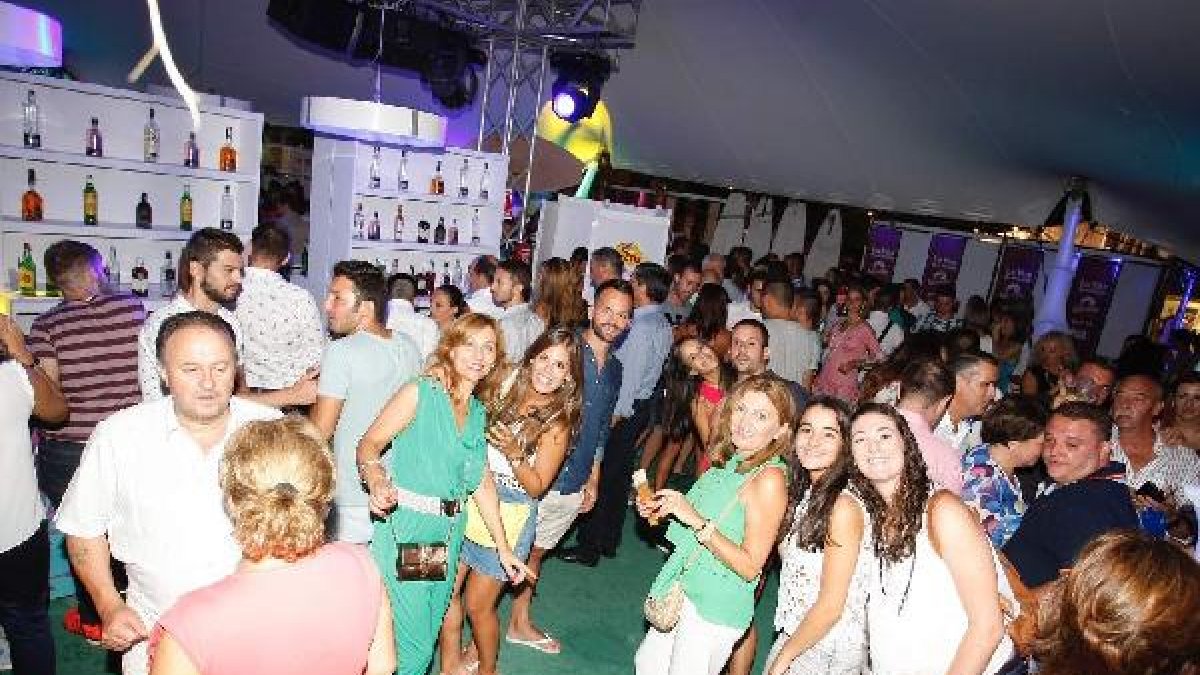 El ambiente de la caseta de noche de LA VOZ se calienta de cara al fin de semana.