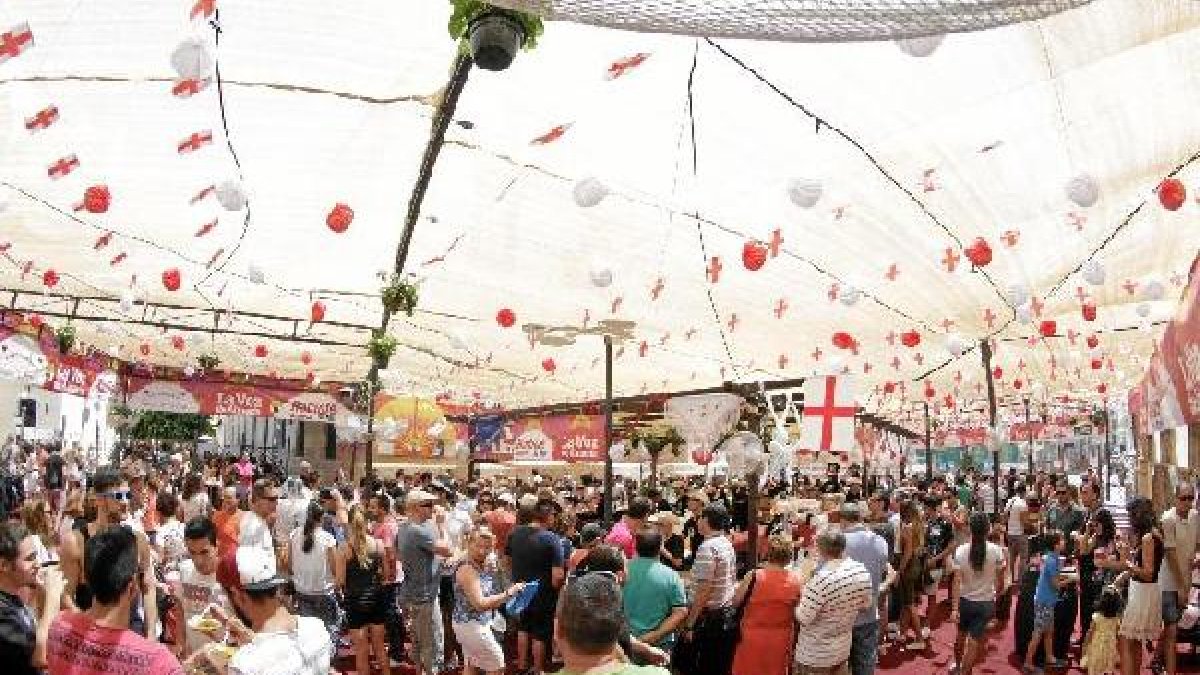 El ambigú de La Voz y La Bodeguilla en la Feria del Médiodía, a rebosar durante toda la Feria