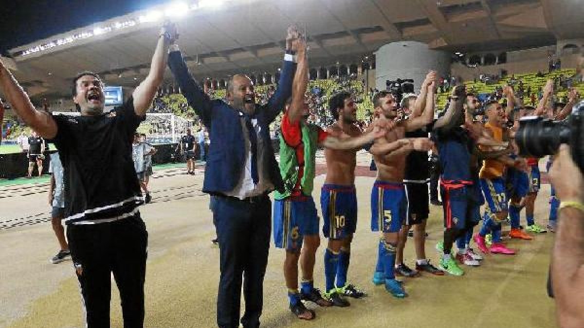 Los jugadores y el propio Nuno dan las gracias a la afición.