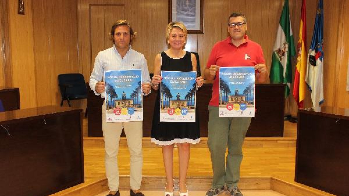El secretario de ACER con los concejales Cabrera y Carmona.