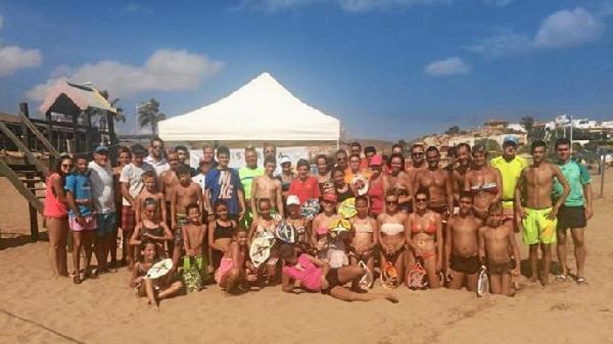 Los participantes posan para la historia.