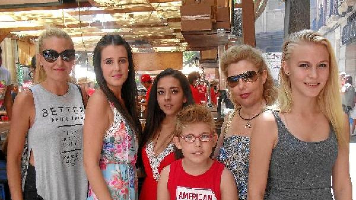 Una familia disfrutando del Mediodía.