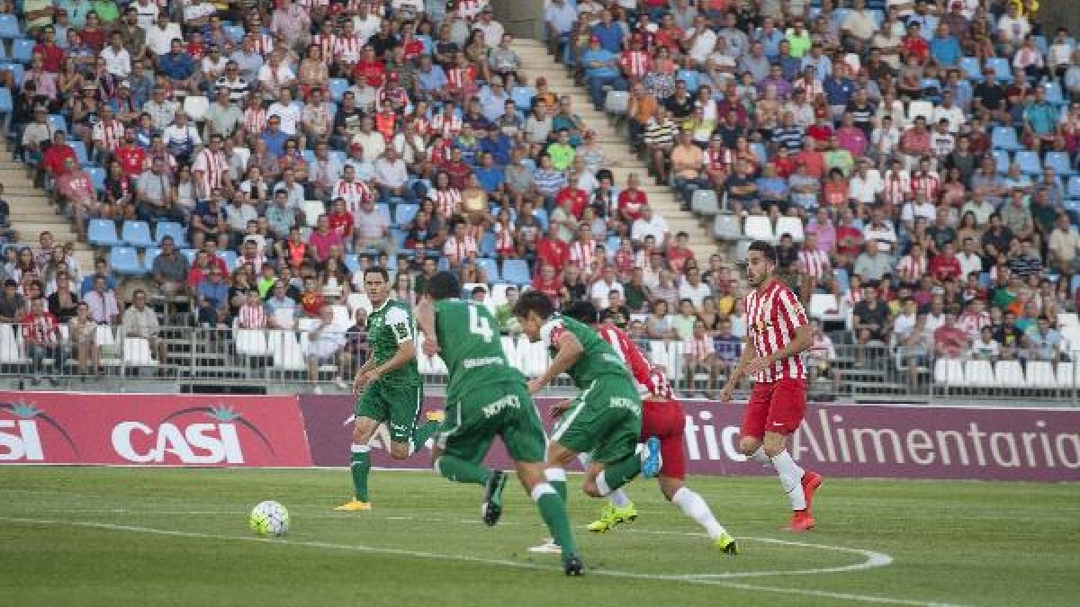 Una jugada del partido.