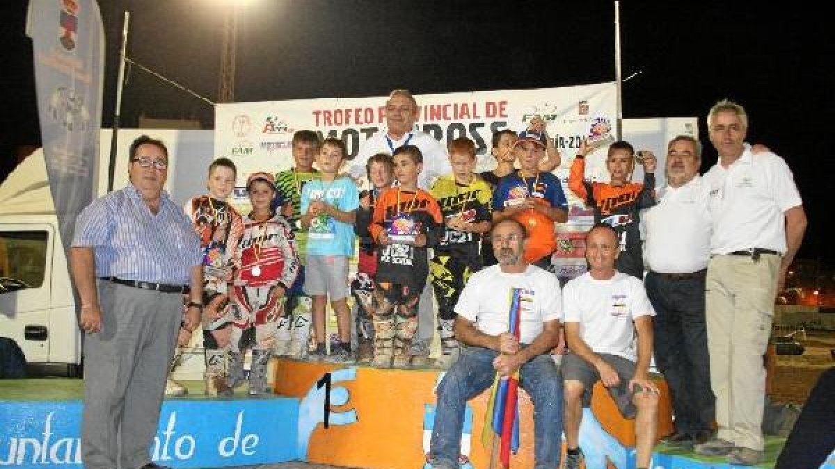 José Juan Rubí en el podio con los ganadores.