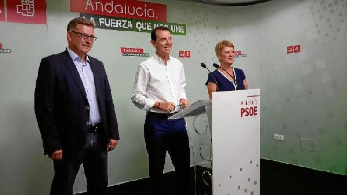 Los socialistas López Olmo, Pérez Navas y Rumí.