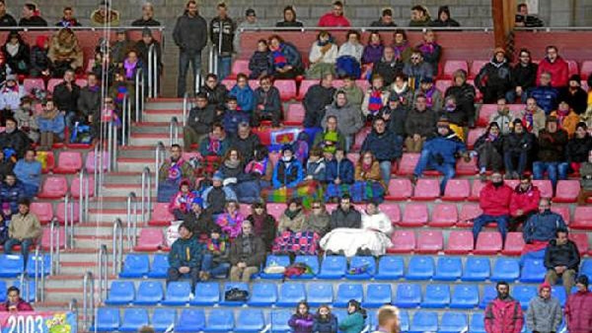 En Soria se quiere acabar con el frío en las gradas.