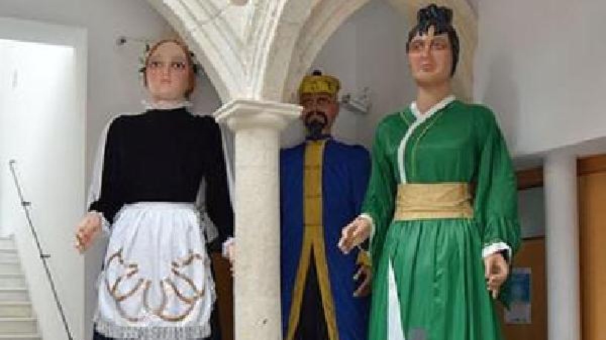 Los Gigantes de la Feria de Almería 2015 en el Palacio de los Marqueses de Cabra