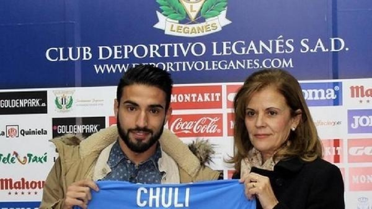 El día que Chuli fue presentado por la presidenta del Leganés.
