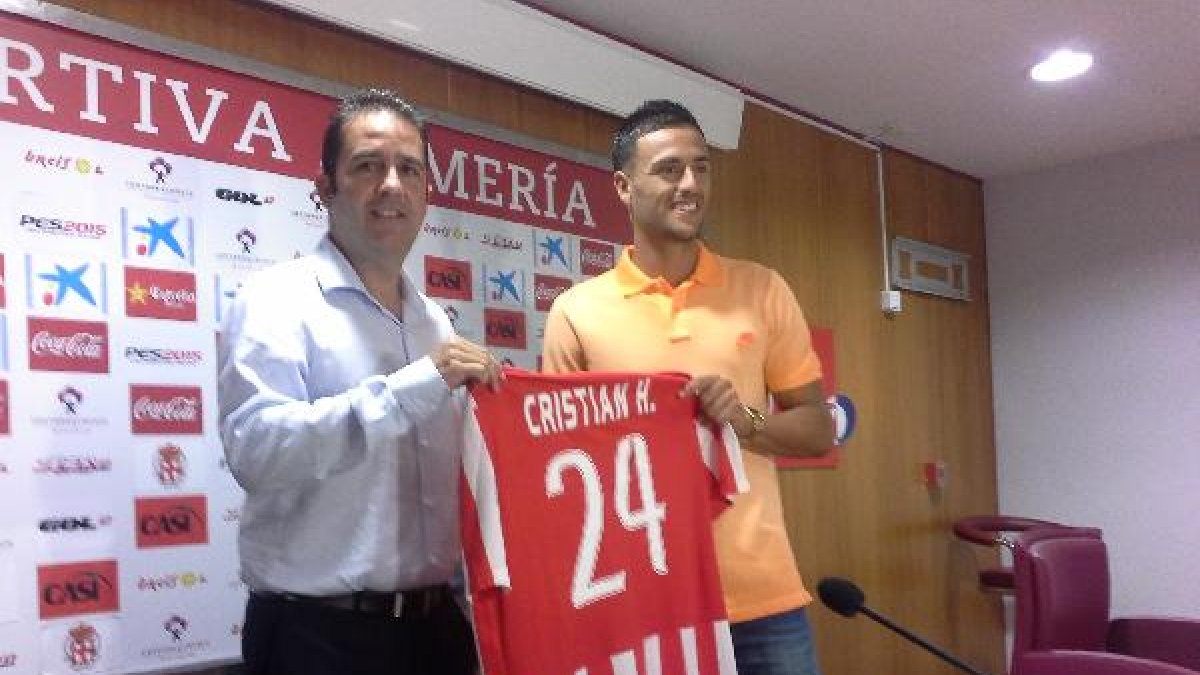 Benito ha presentado a Cristian Herrera.