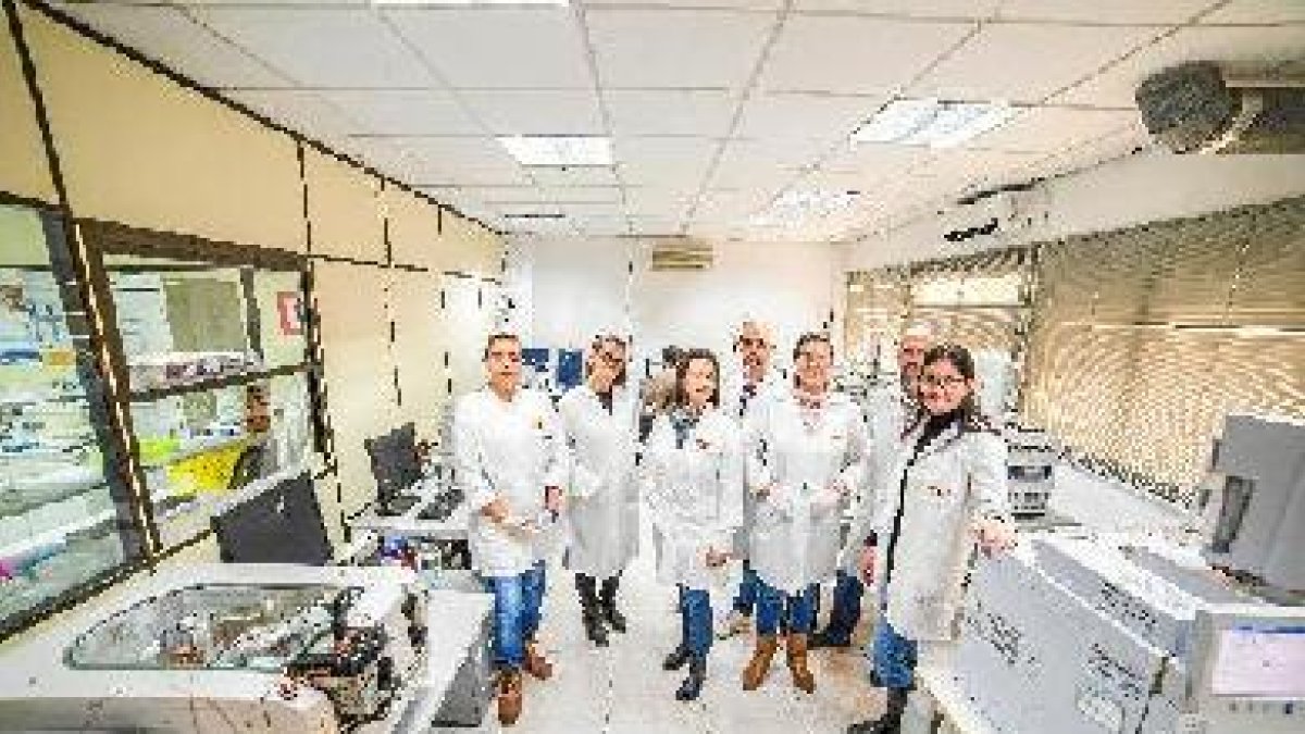 Laboratorio y equipo de Alhóndiga La Unión.
