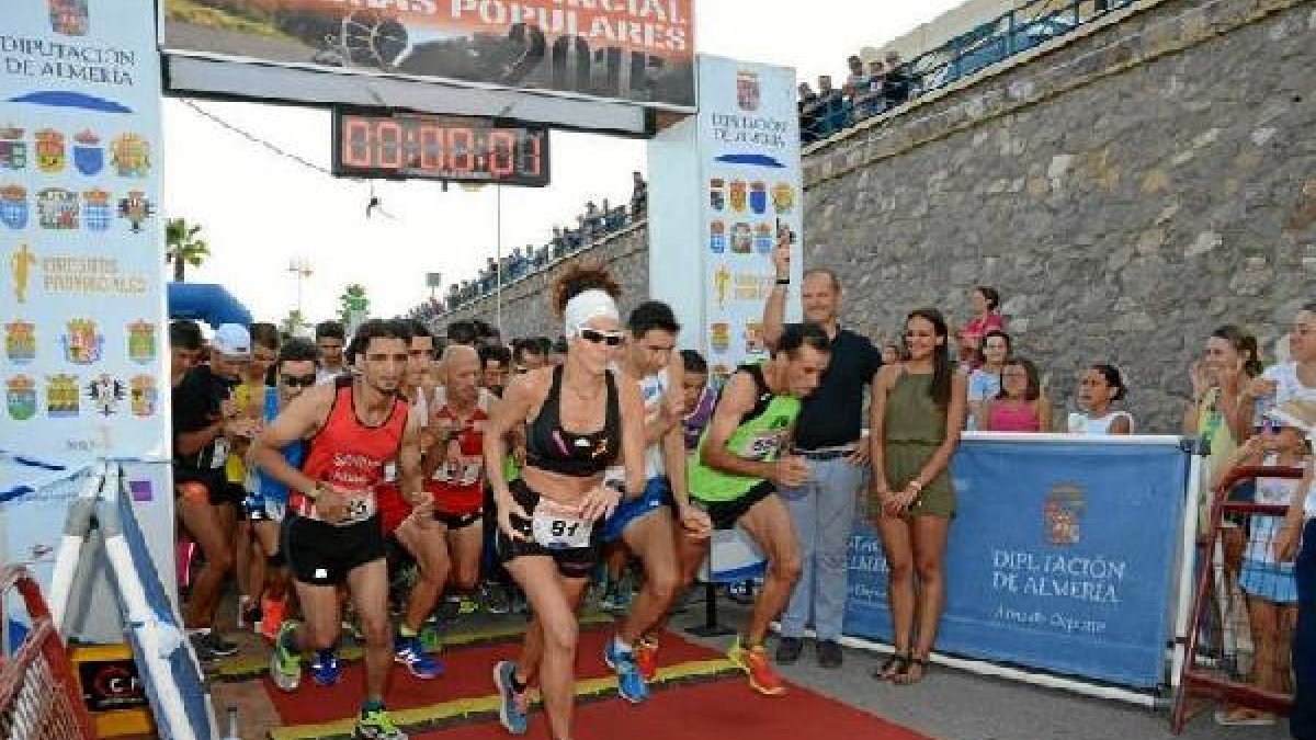 Los corredores tomando la salida.