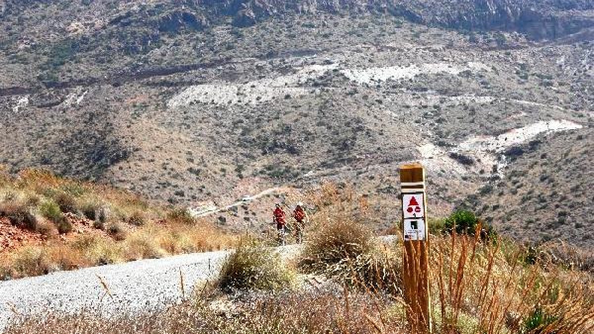 Dos ciclista por una de las rutas diseñadas.
