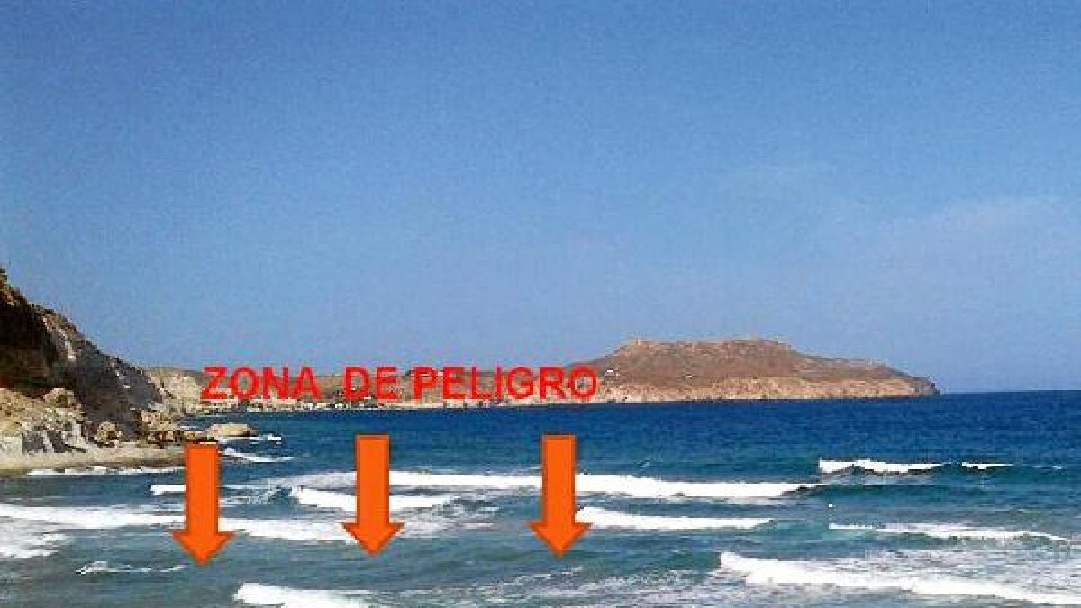 Imagen del canal de resaca en la Cala del Plomo.