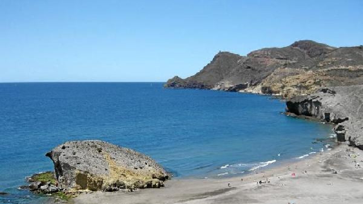 Vista general de la playa de Mónsul.