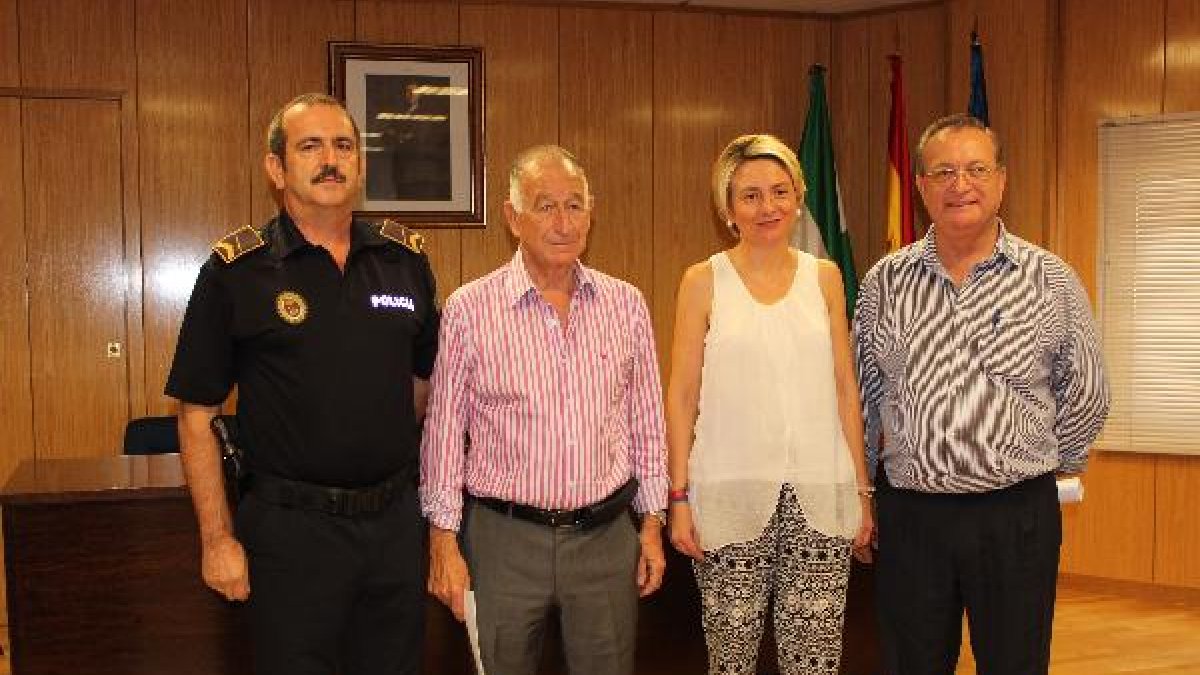 Amat anunció la convocatoria junto a Cabrera