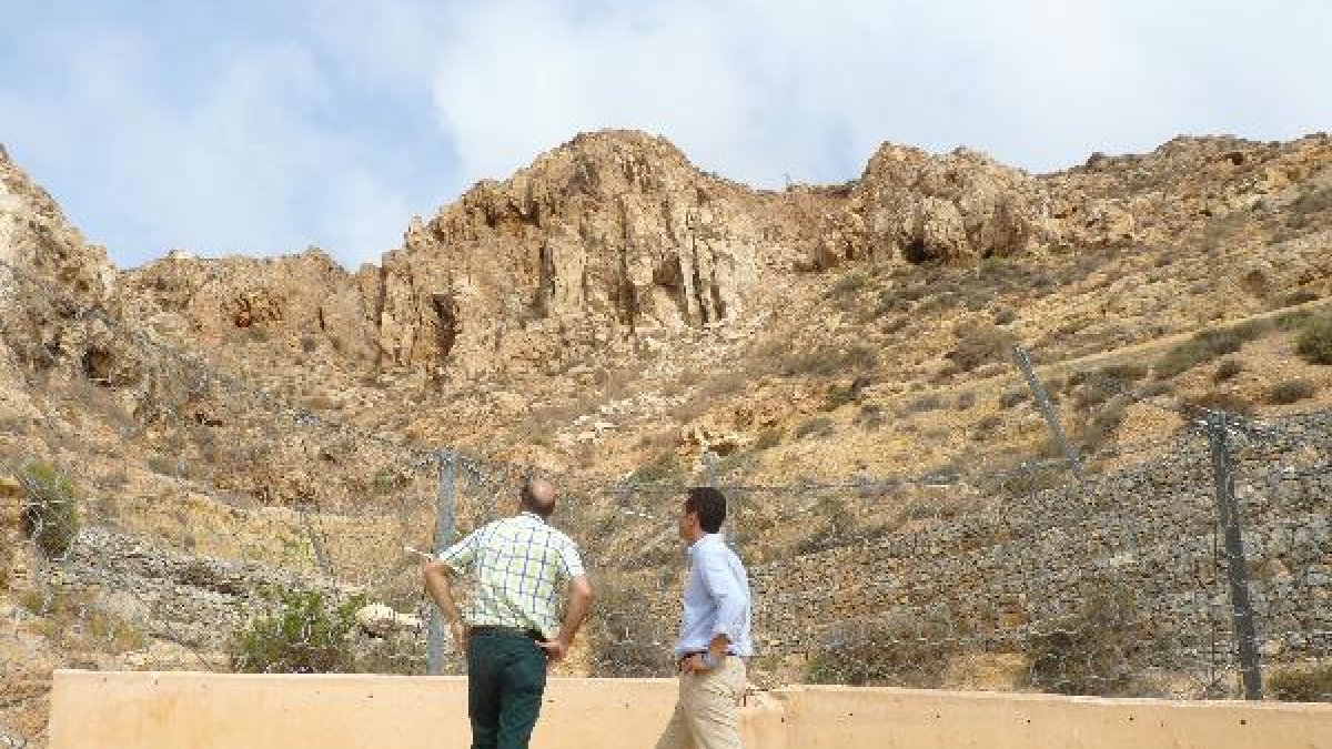 Fernández-Pacheco ayer visitando la zona.