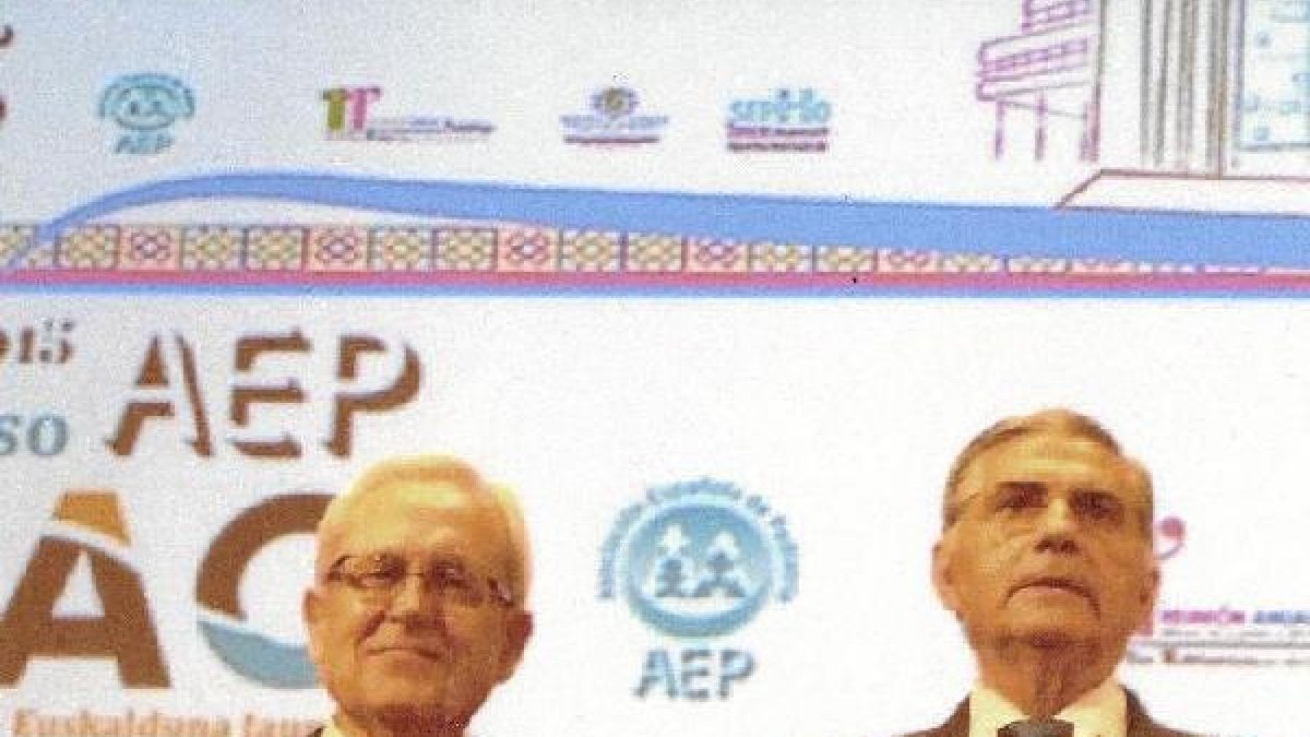 Juan López recoge su premio en Bilbao.