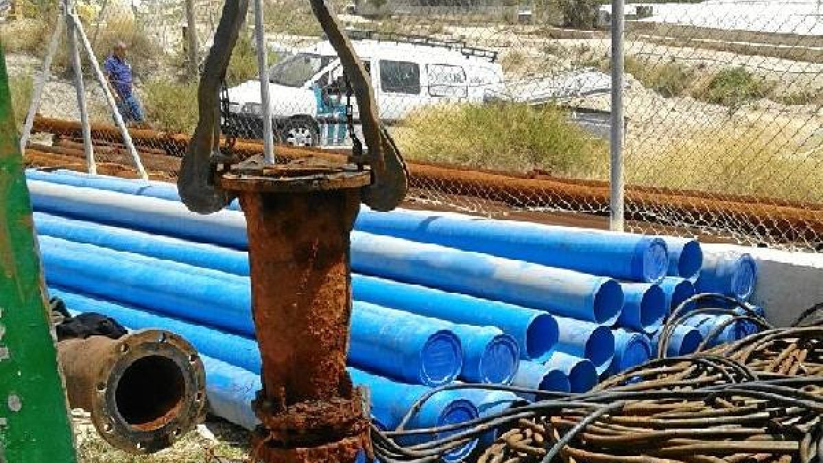 Maquinaria en la zona de trabajo por la avería.