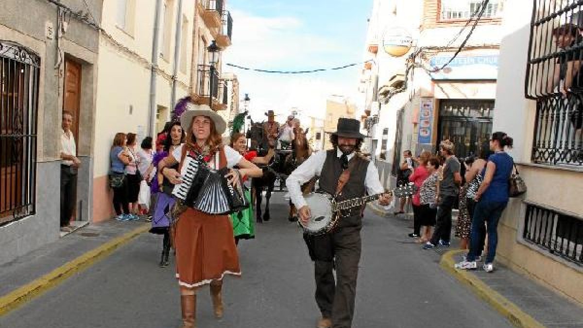 Pasacalles en el Almería Western Film Festival el pasado año.