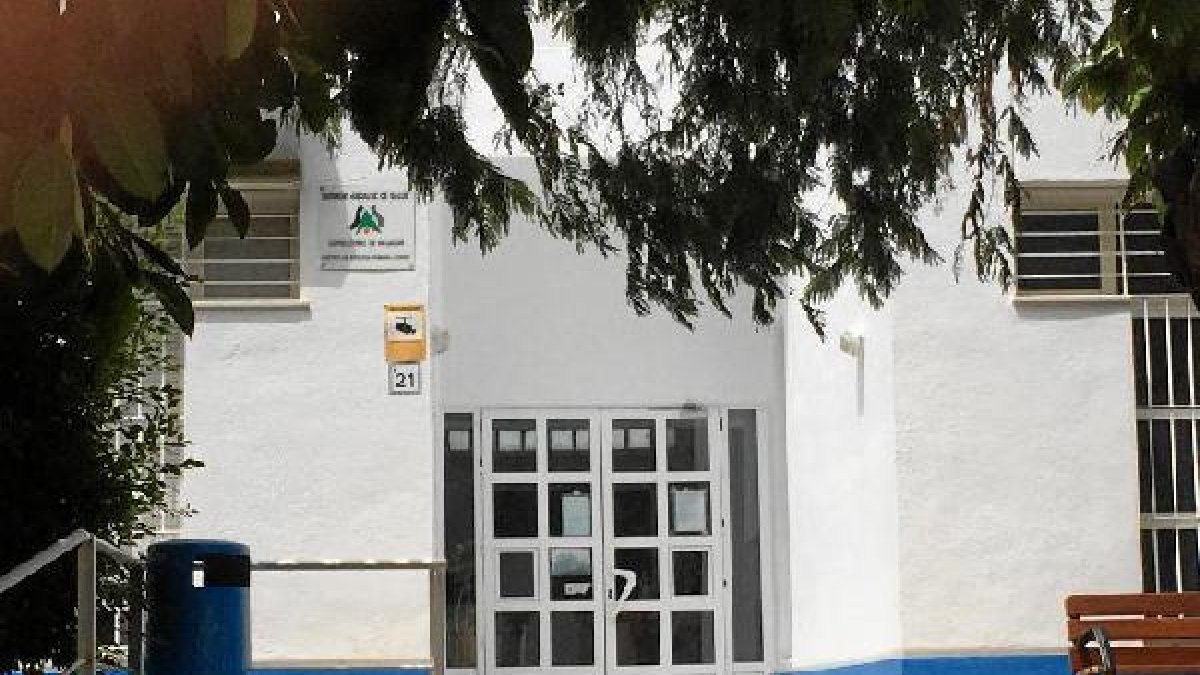 Fachada del centro de salud de Mojácar playa.