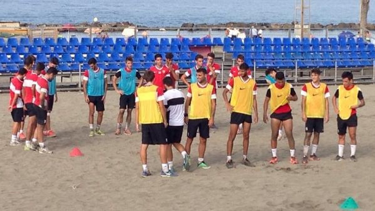 El Almería de Rivera entrenó en El Palmeral.