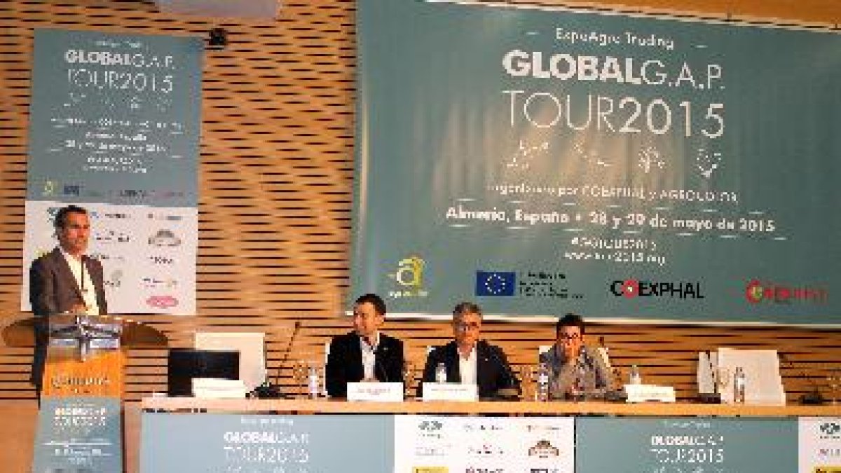 El gerente de Agrocolor durante su intervención en Almería.