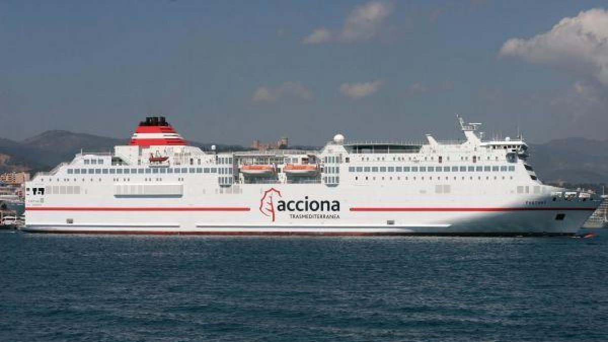 Ferry que cubre la línea Melilla- Almería