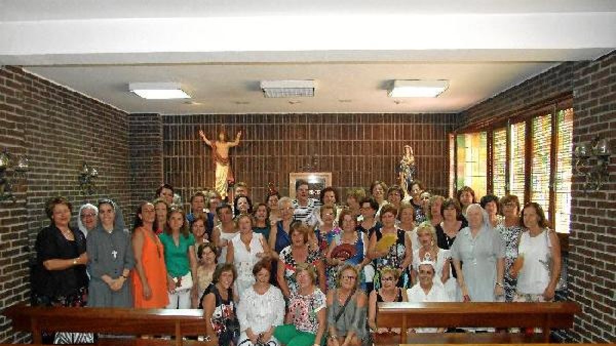 Ana Caravaca, superiora de la comunidad; recibió a las antiguas alumnas que cursaron estudios de Administrativo en el Colegio María Inmaculada