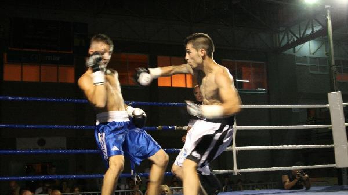 Combate de boxeo.