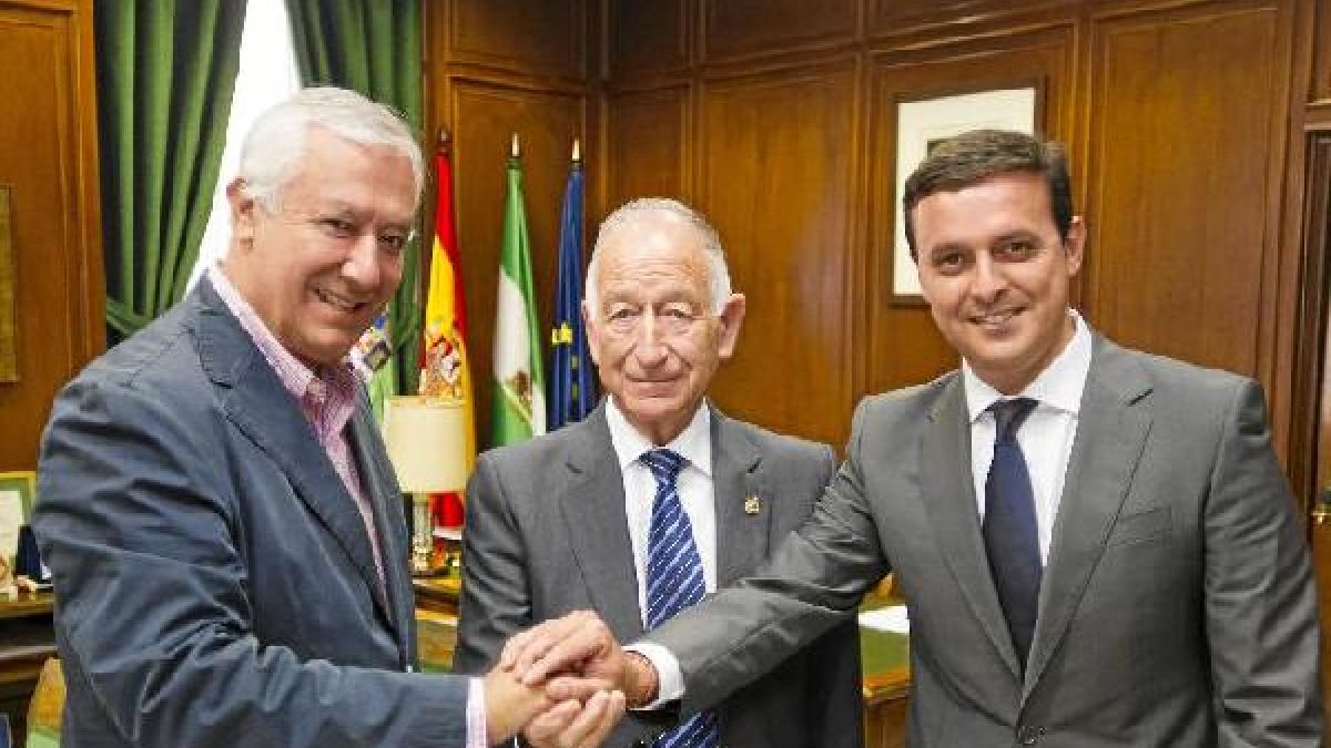 Javier Arenas, Gabriel Amat y Javier Aureliano García, ayer en Diputación