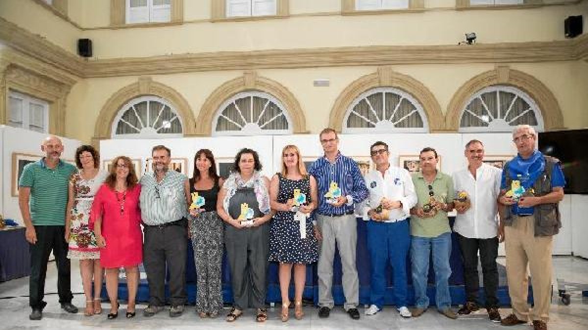 Foto de familia de los premiados.